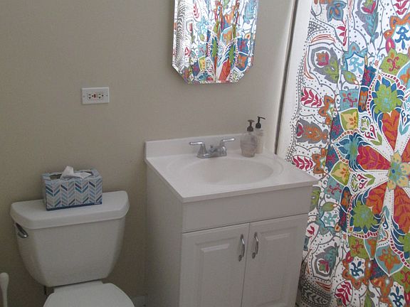 3rd image of 5049 N Washtenaw Ave #9