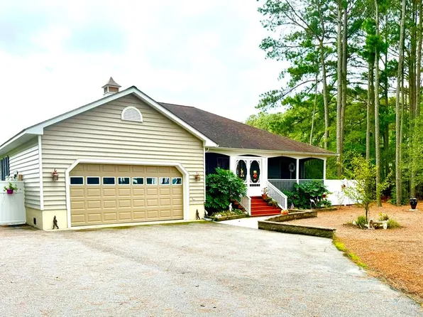 15128 Locust St, Onancock, VA 23417