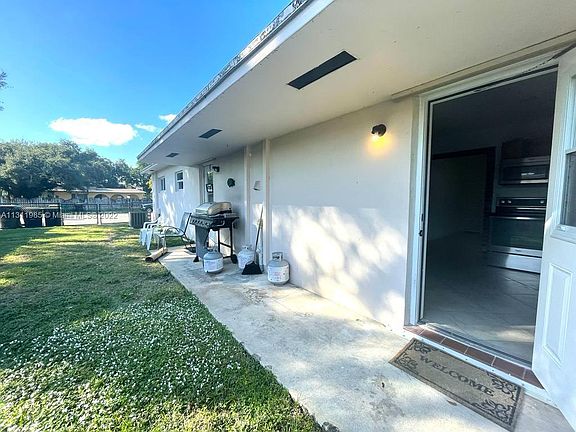 5th image of 5040 SW 26th Ave #1