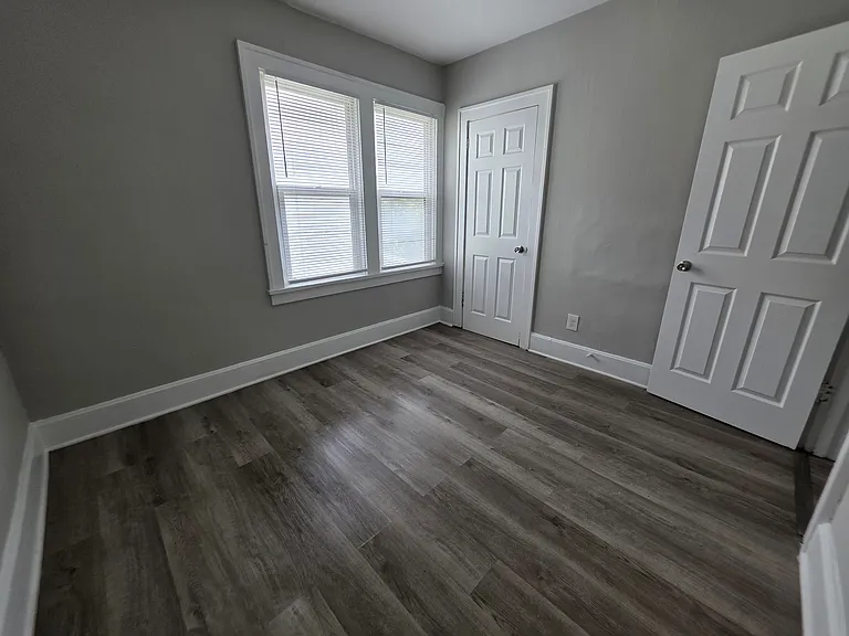826 Leona Ave — Photo 18