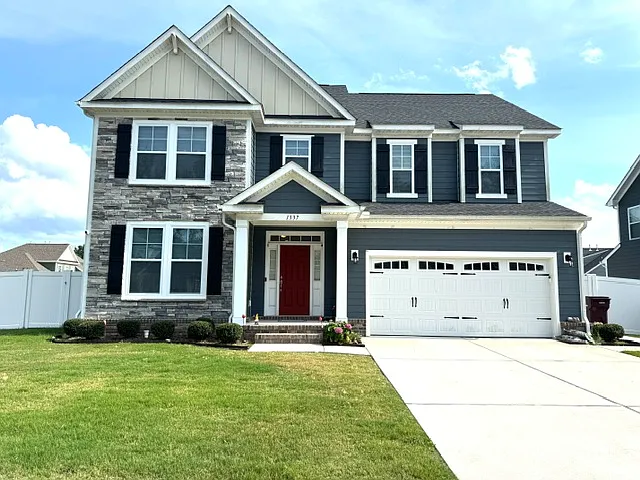 4 bed, 2870 sqft, $4,200 — Photo 2