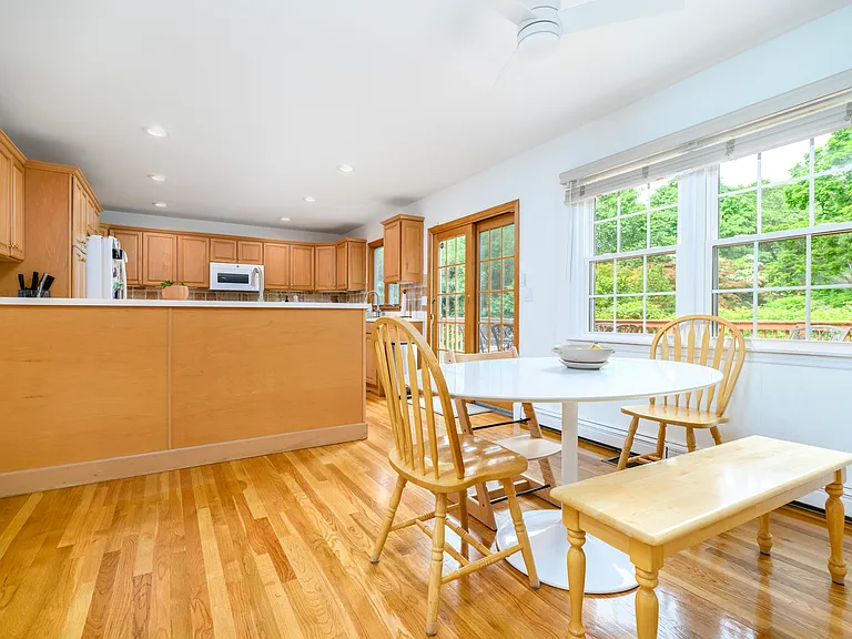 Eat in kitchen with access to deck