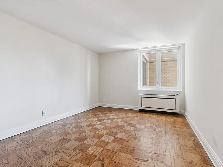 400 E 71st St #21A — Photo 5