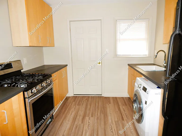 2476B Maple St #B — Photo 7