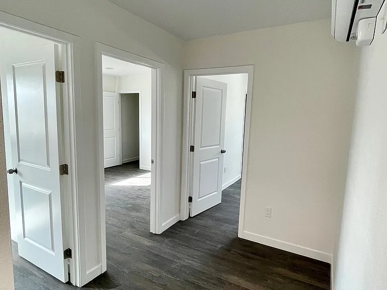 Hallway view / rear unit