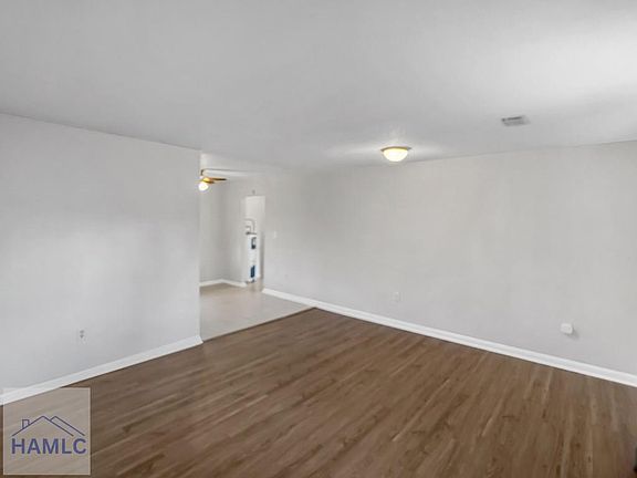 5th image of 476 Elm St