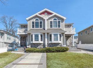 24B Sintsink Dr W, Pt Washington, NY 11050