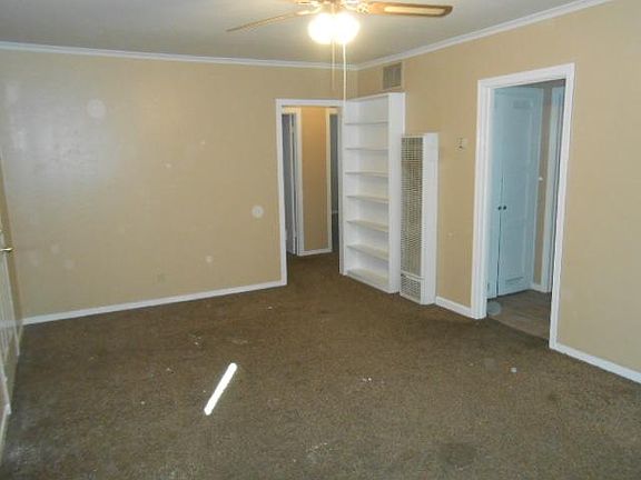 5th image of 2113 Mayfair Dr E