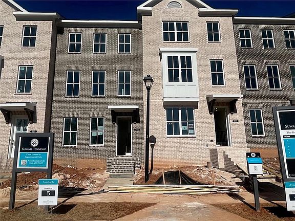 Pic of actual home front taken on Jan 15th - Estimated completion February 2023 Home is Under Constr