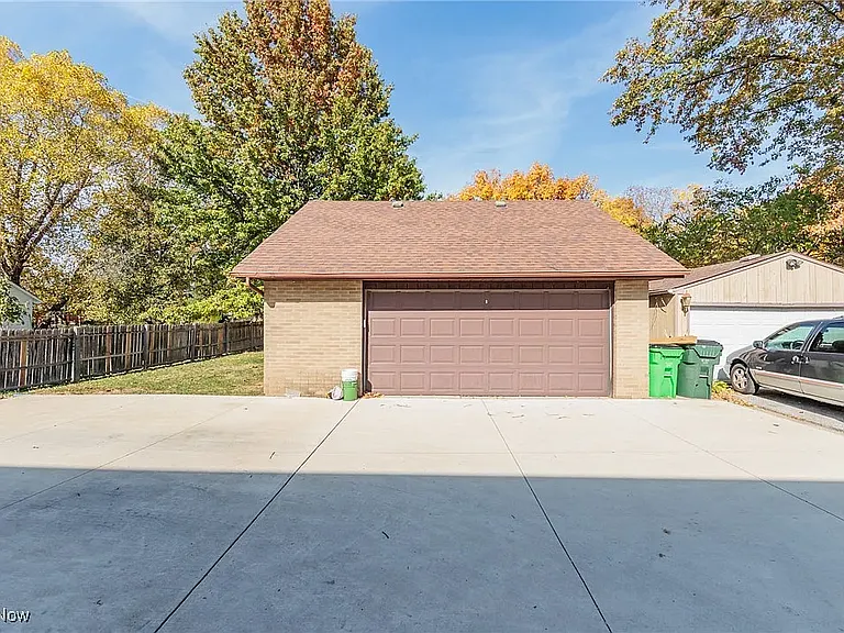 19021 Abby Ave — Photo 32