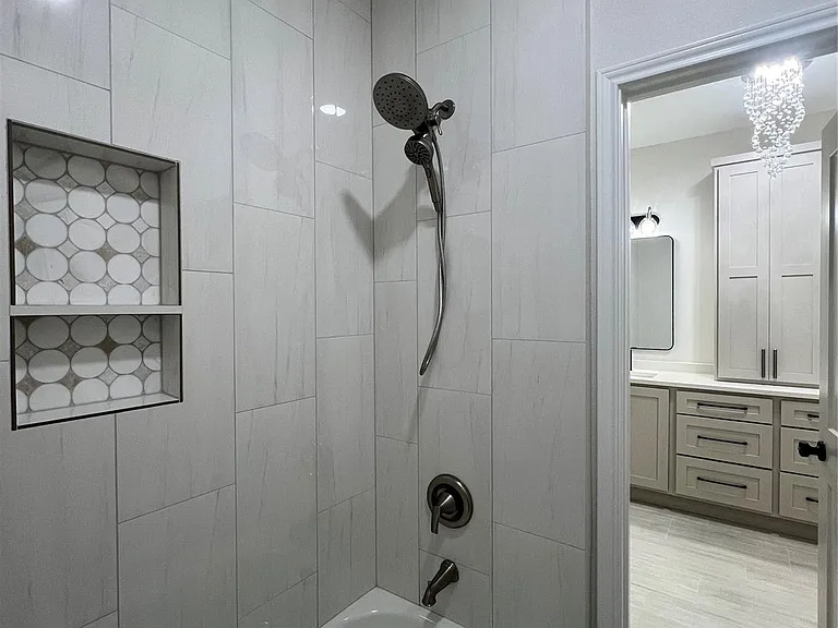 817 Center St — Photo 29