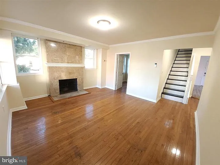 5023 Emo St — Photo 4