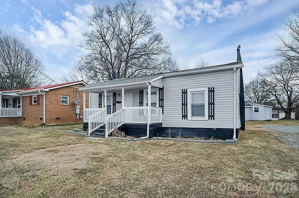 3 bed, 1134 sqft, $1,600 — Photo 1