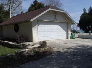 660 Lower La Salle Rd, Algoma, WI 54201