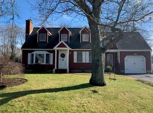 1 Avice St, Narragansett, RI 02882