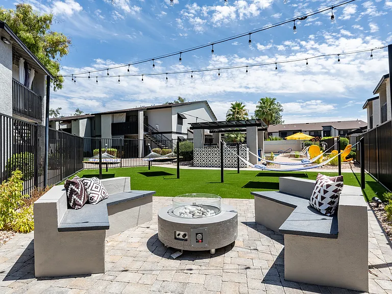 Outdoor Lounge and Firepit