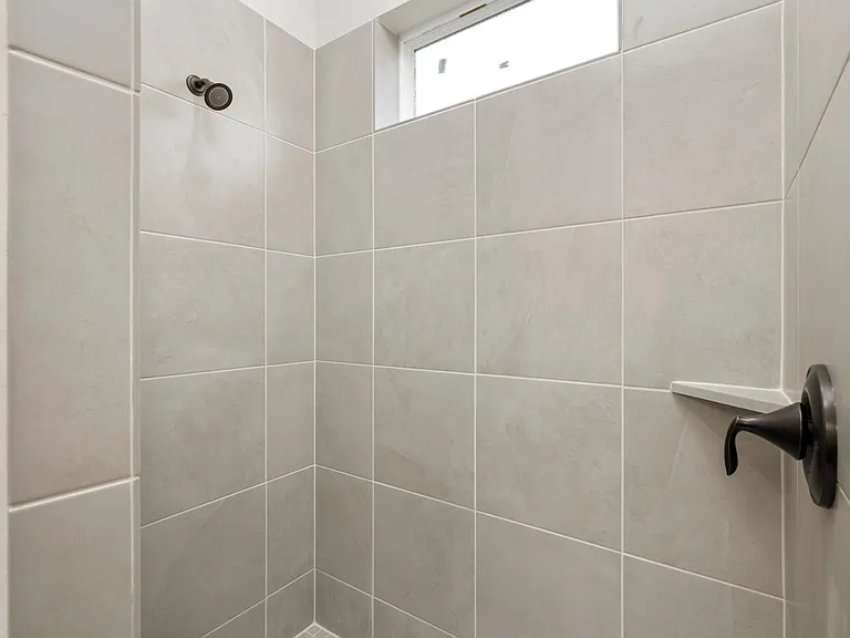 215 Park Cir — Photo 23