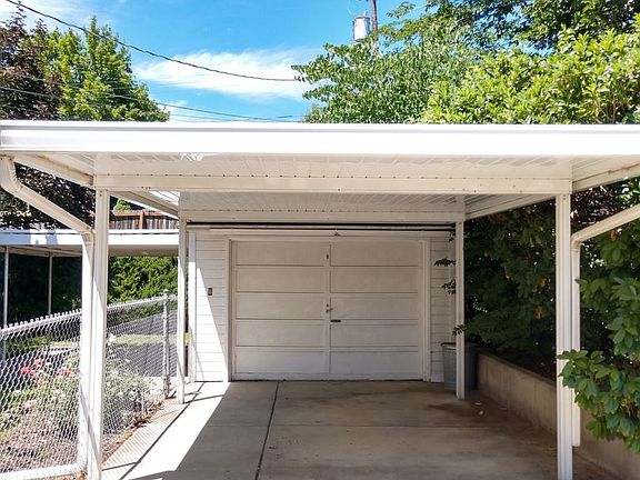 3rd image of 1809 E Wilson Ave