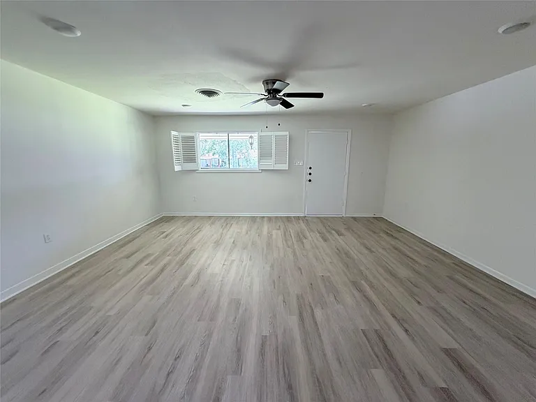 807 W Murrill St — Photo 11