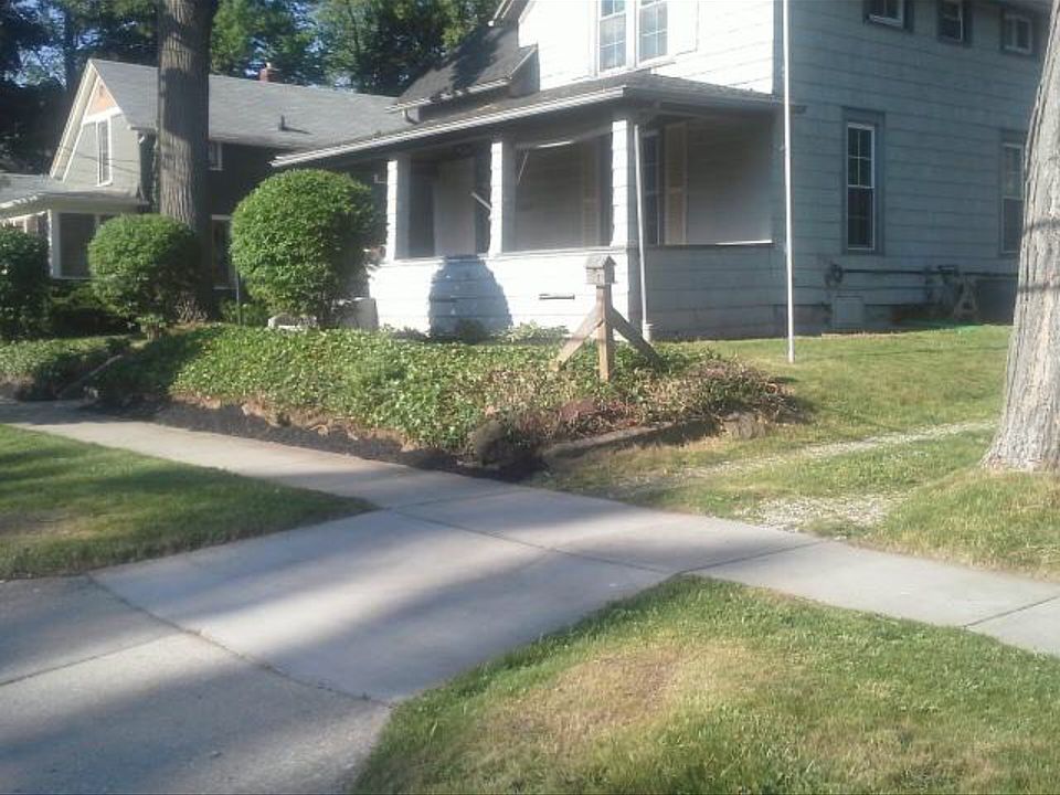 1st image of 2209 6th St