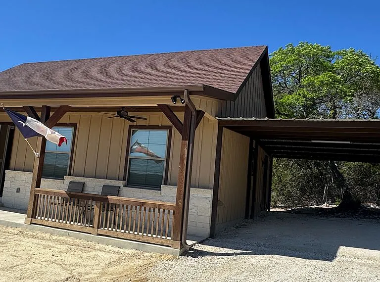 526 Cheyenne Trl — Photo 1
