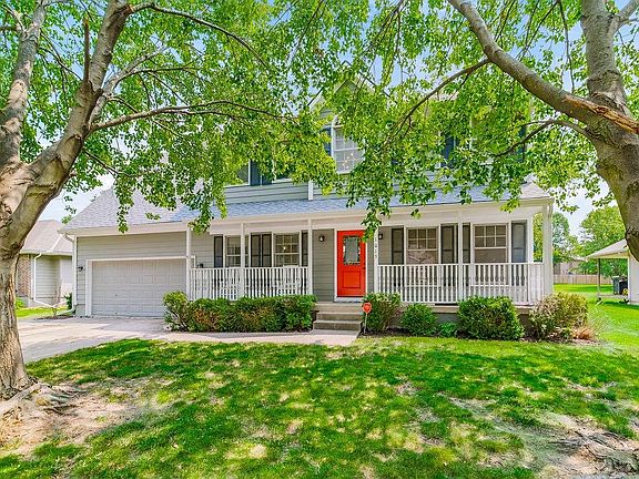 2nd image of 1013 NE Kenwood Dr