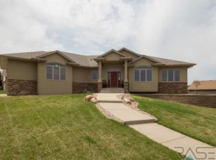 925 N Danielle Dr, Sioux Falls, SD 57103