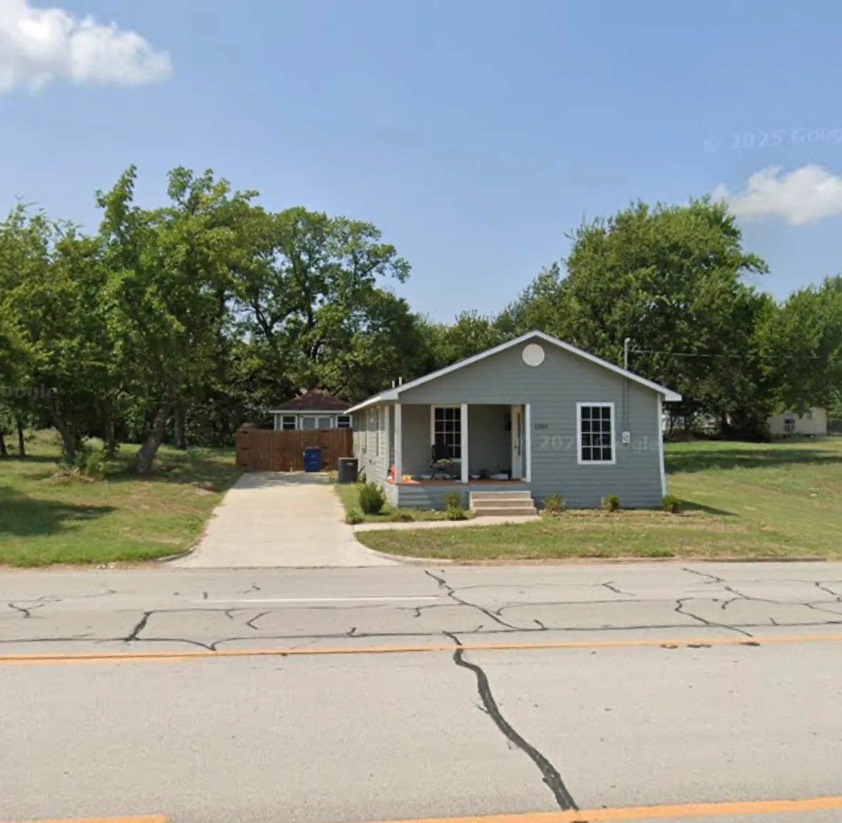 1205 N Kaufman St — Photo 1