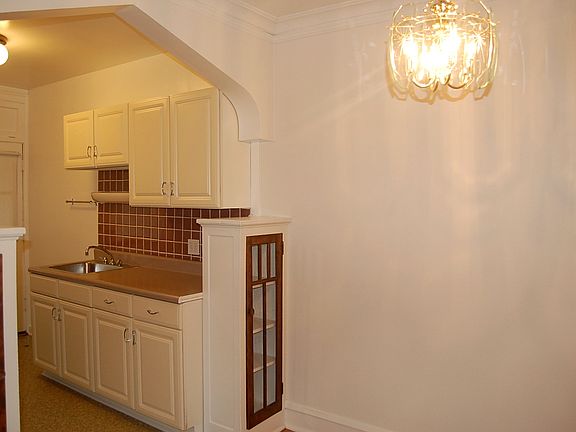 2nd image of 6339 N Greenview Ave #3E