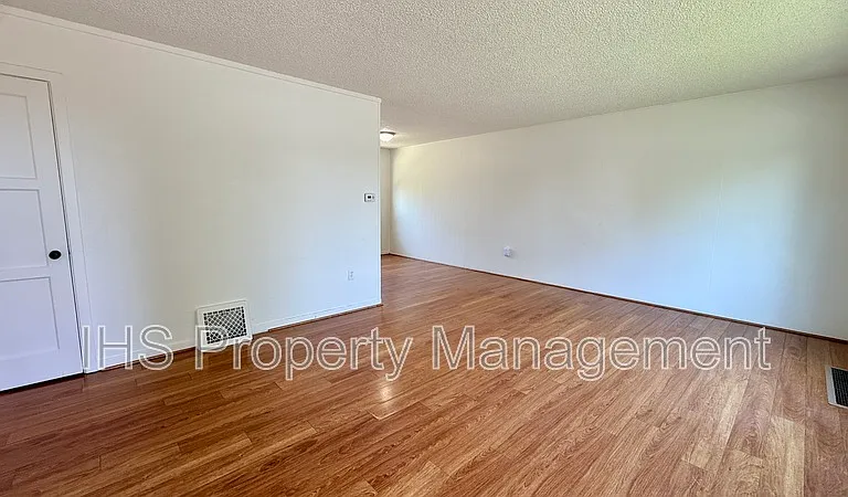 1209 Stevens Dr — Photo 4