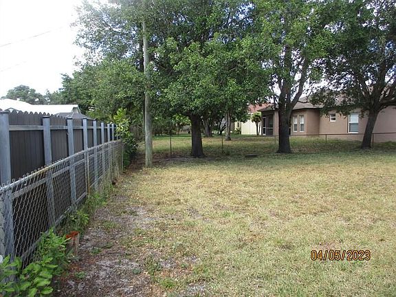 4th image of 1896 SW Cameo Blvd
