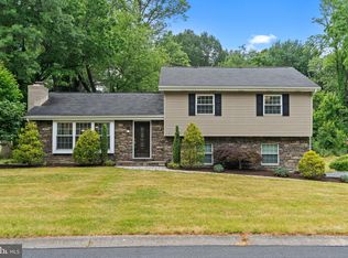 1341 Edgewood Dr, Hummelstown, PA 17036