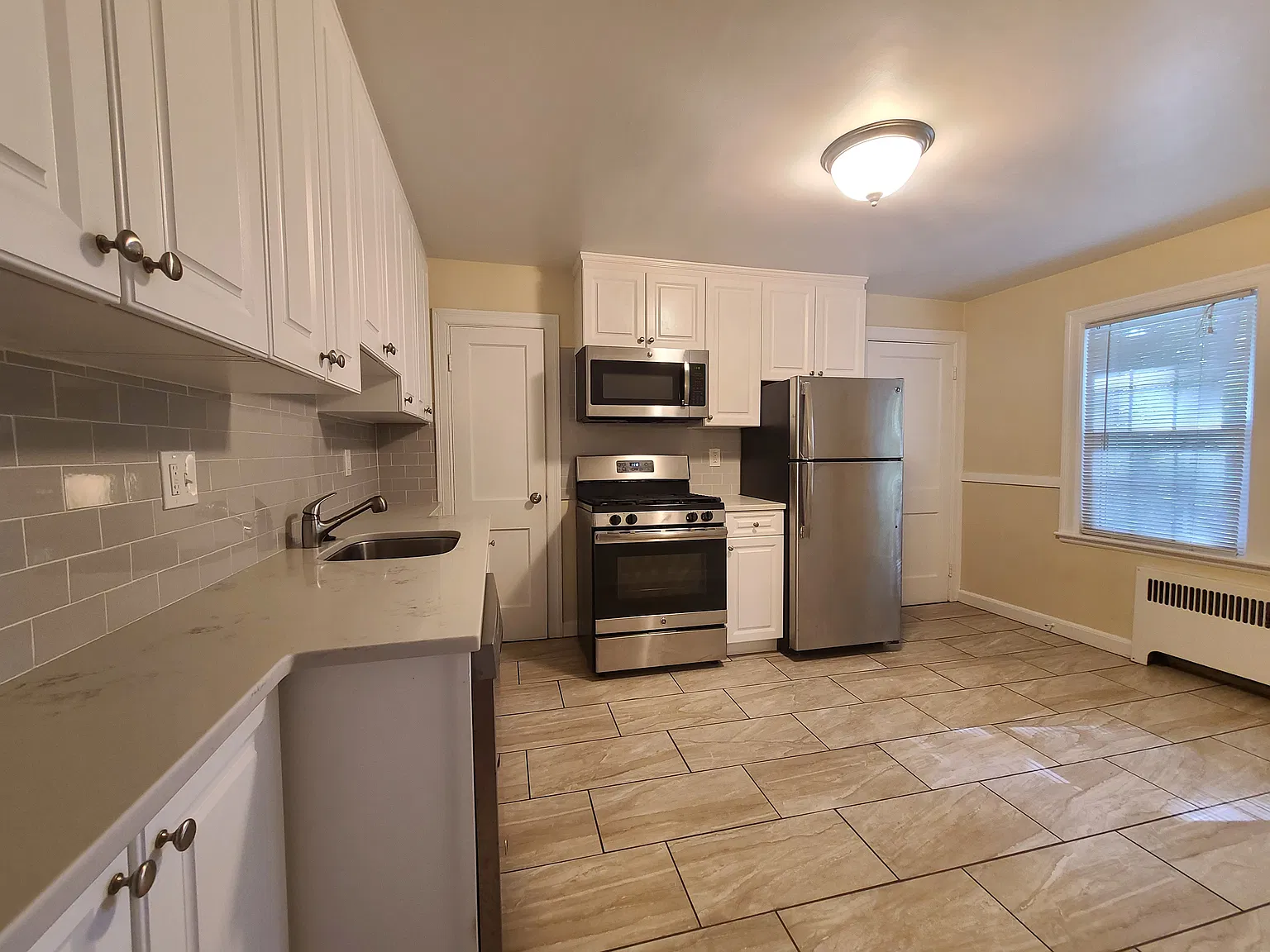 1 bed, 700 sqft, $2,300 — Photo 3