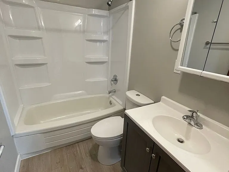 118 E Phillip Ave — Photo 3