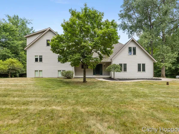 8687 River Run Trl, Greenville, MI 48838