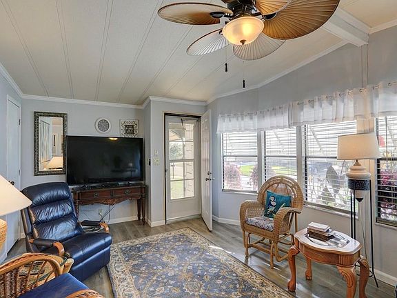 4th image of 1072 Royal Palm Dr