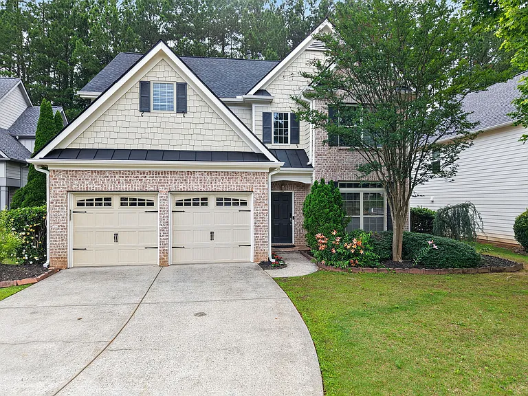 2935 Whitfield Ave — Photo 1
