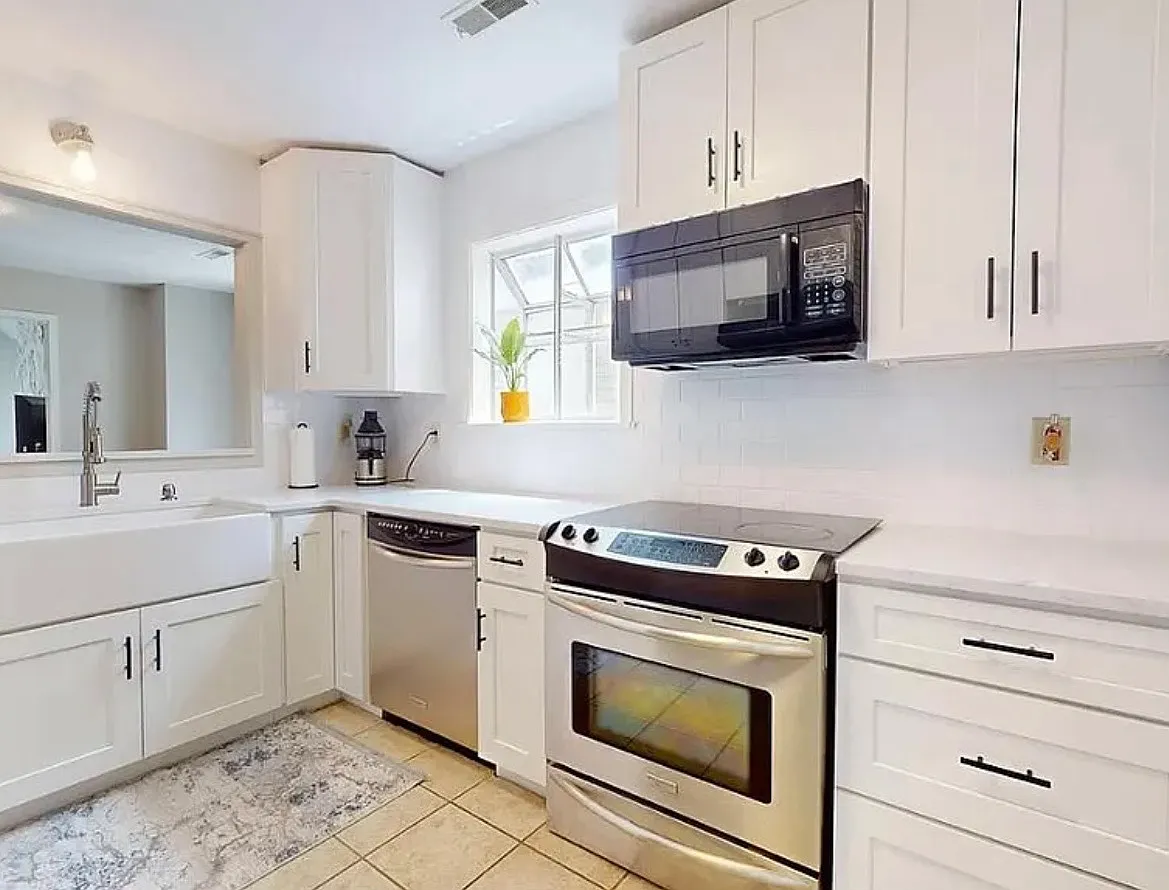 3 bed, 1400 sqft, $2,150 — Photo 2