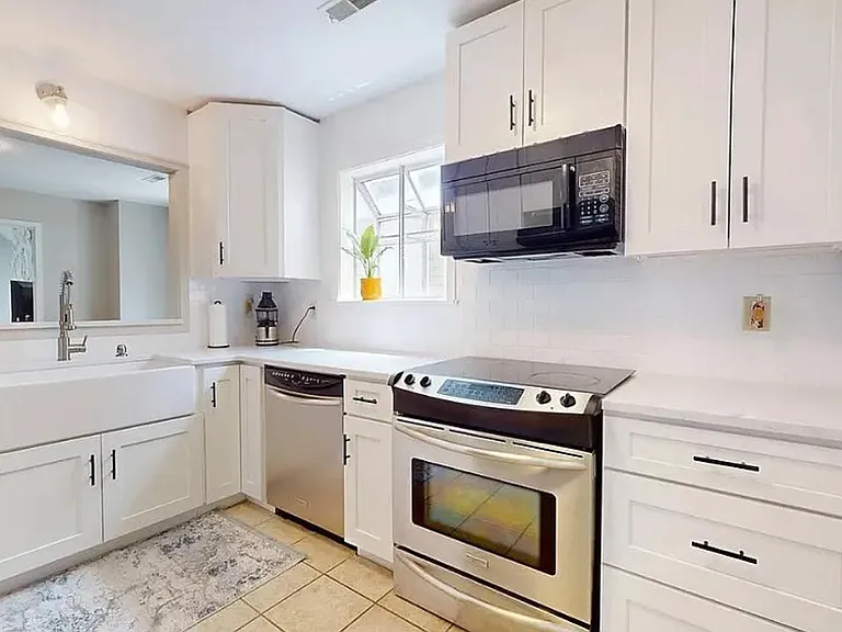 5116 Greenville Loop Rd — Photo 2