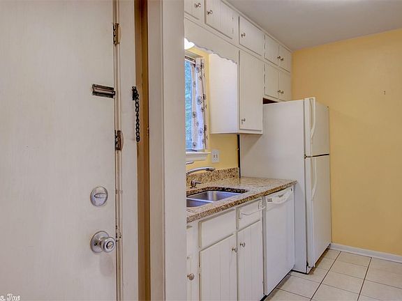 5th image of 1201 N Pierce St