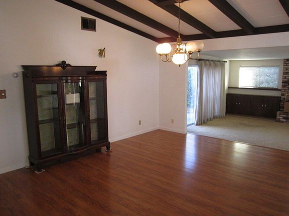 5th image of 741 Walnut Ln
