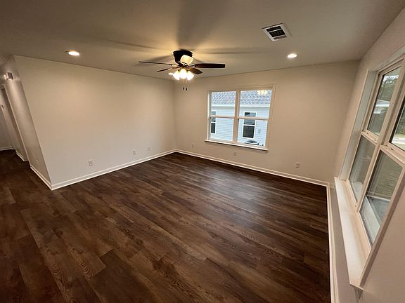 3rd image of 448 Martin Luther King Dr