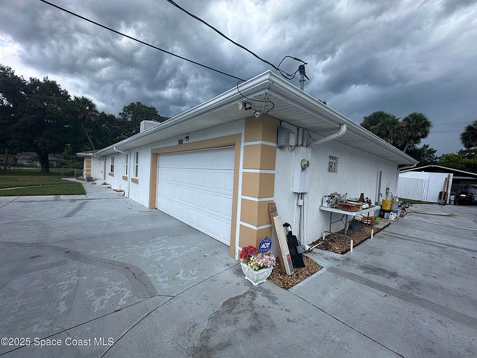 2nd image of 1115 Santa Rosa Dr