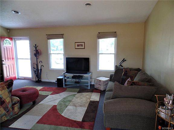 5th image of 965 Pleasant St
