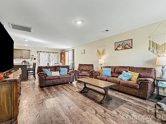 5th image of 3401 Shillinglaw Rd