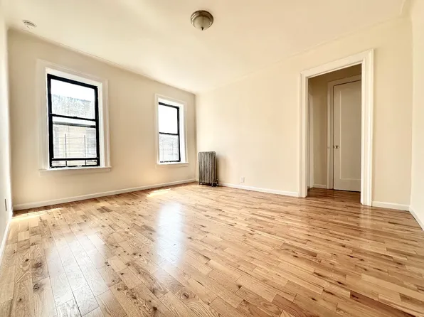 560 Isham Street image 1 of 11