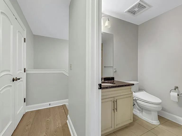 2307 The Plz #2307 — Photo 42