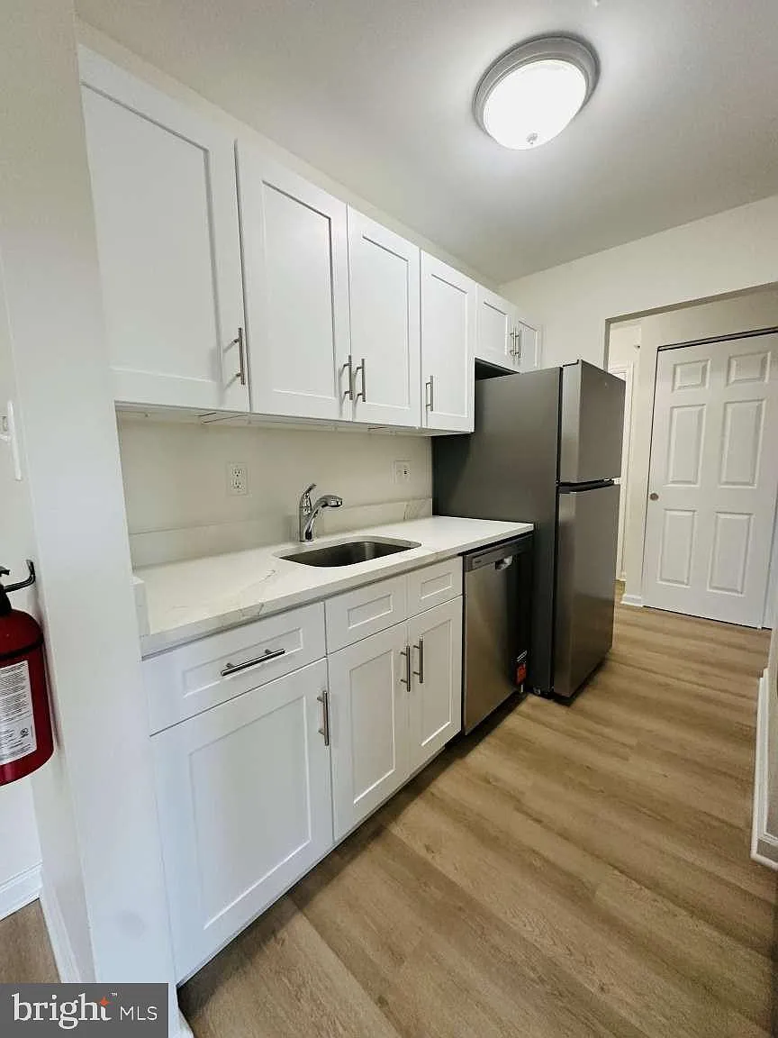 2 bed, 946 sqft, $2,175 — Photo 2