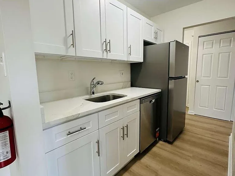 16 E Daisy Ln #B — Photo 2