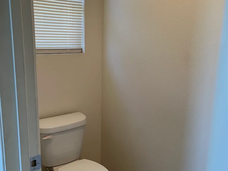 160 Yosemite Ave — Photo 20